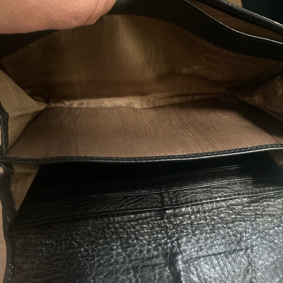 CHLOE BLACK WALLET WITH GOLD BOW DETAIL ON FRONT PRE LOVED - Picture 15 of 16